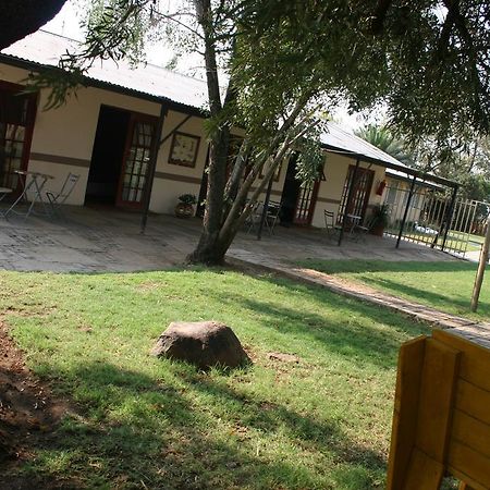 Готель Akwela Guest Farm Блумфонтейн Екстер'єр фото