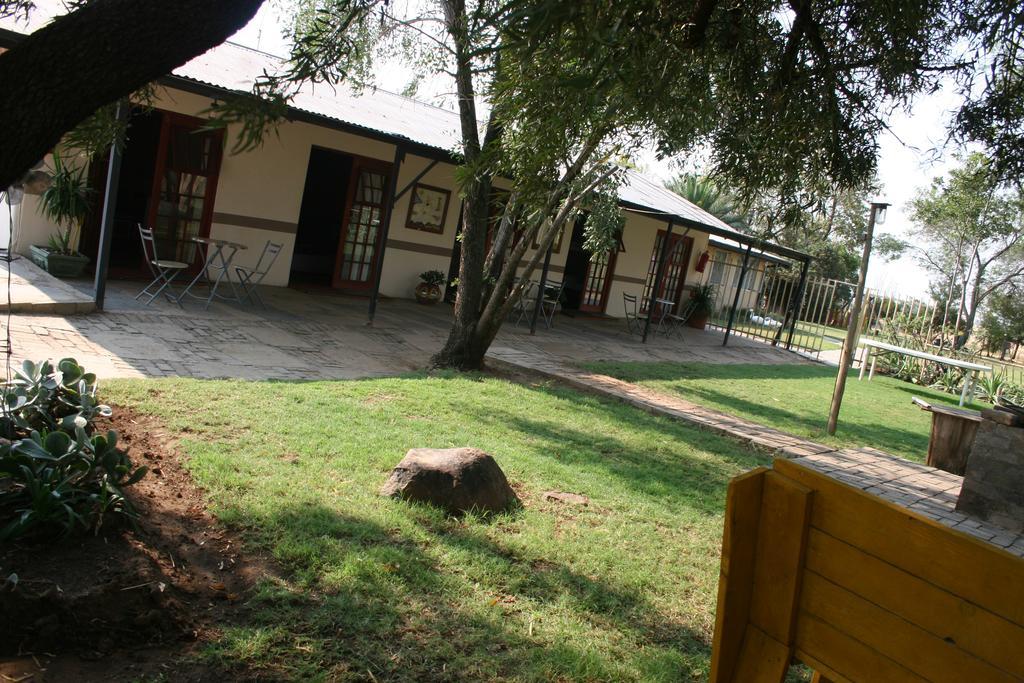 Готель Akwela Guest Farm Блумфонтейн Екстер'єр фото