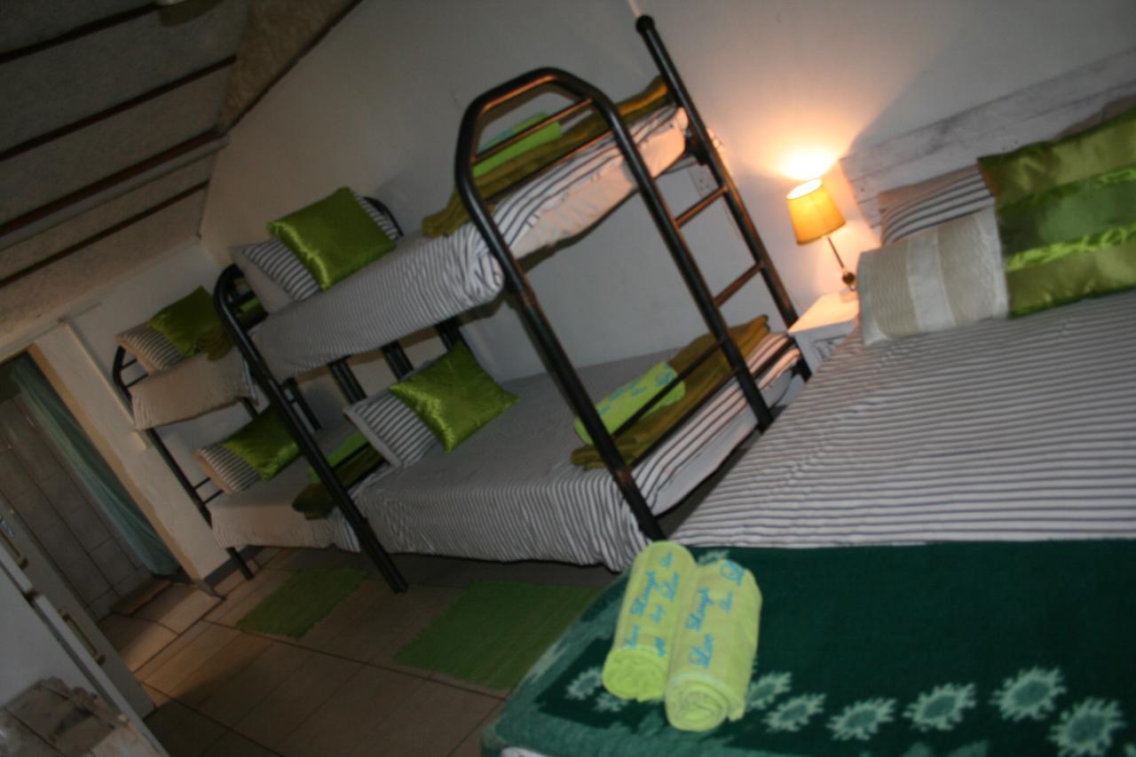 Готель Akwela Guest Farm Блумфонтейн Екстер'єр фото