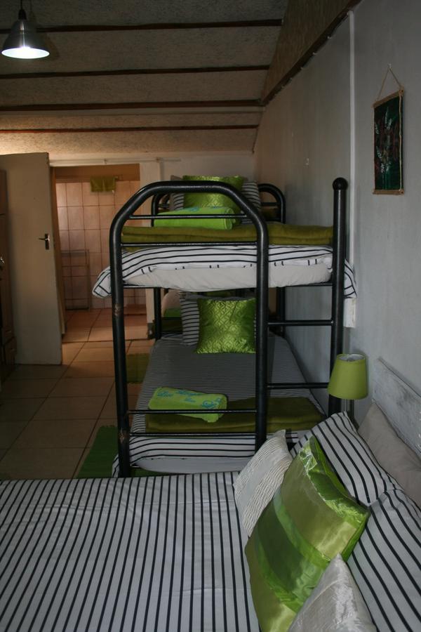 Готель Akwela Guest Farm Блумфонтейн Екстер'єр фото
